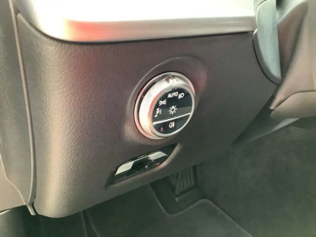 Mercedes-Benz C 180 AVANTGARDE Sedan