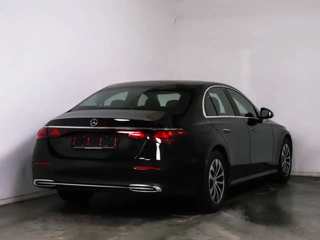 Mercedes-Benz E 220 AVANTGARDE E 220 d Sedan