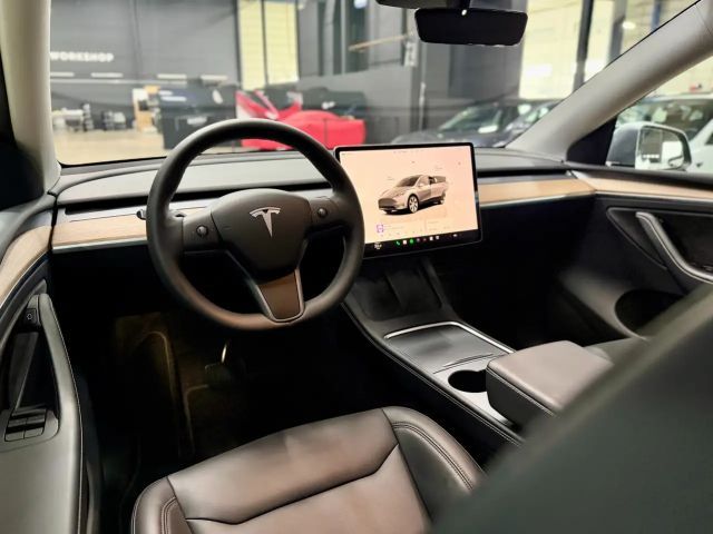 Tesla Model Y AWD Long Range