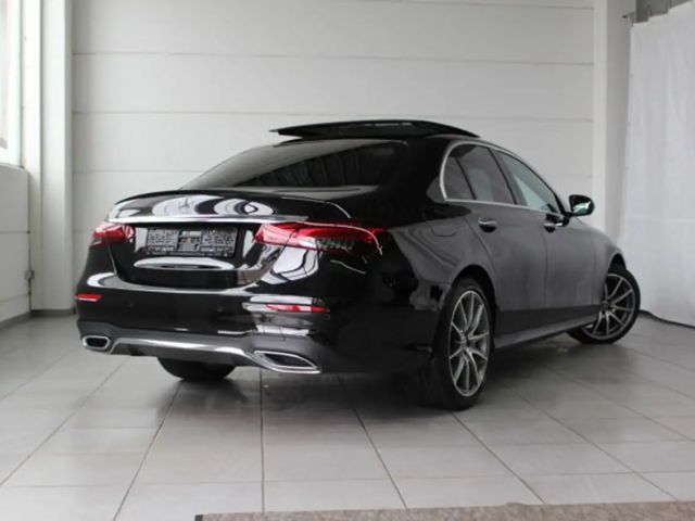 Mercedes-Benz E 220 AMG Line E 220 d Sedan