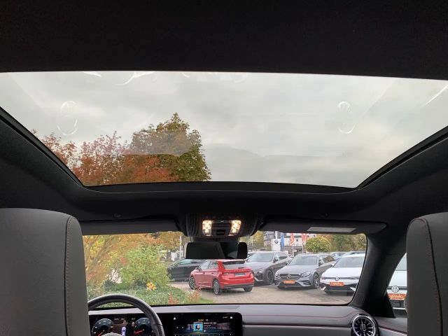 Mercedes-Benz CLA 200 AMG Line Sedan