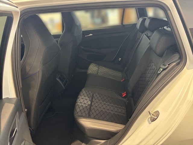 Volkswagen Golf 1.5 TSI R-Line Variant