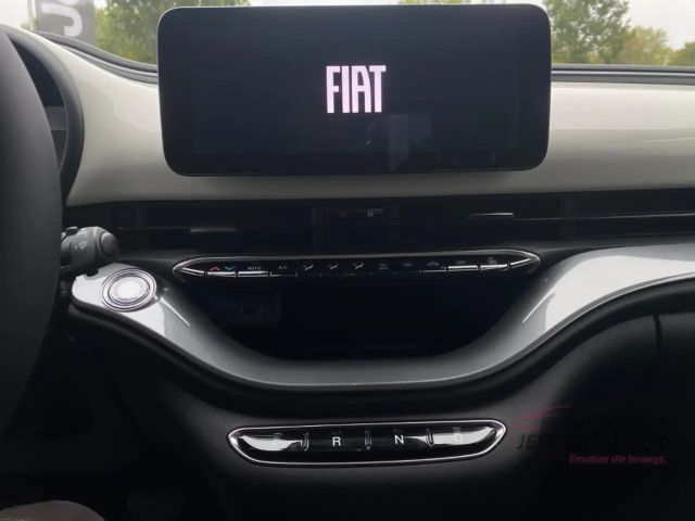 Fiat 500e Digitales Cockpit Apple CarPlay Android Auto Klima