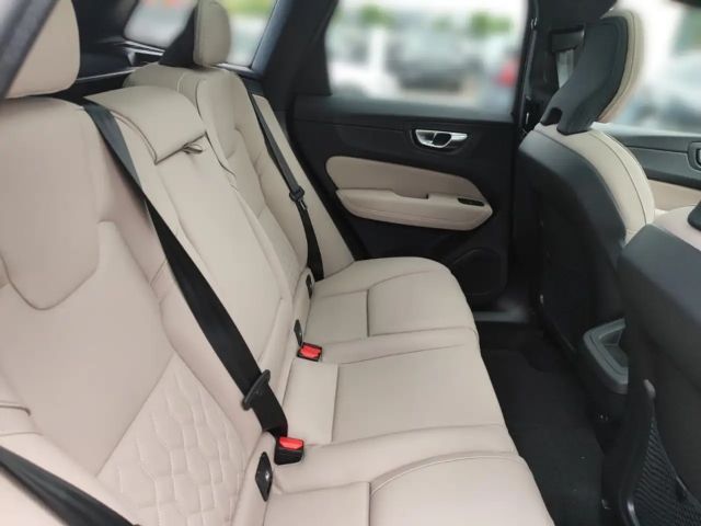 Volvo XC60 AWD Dark Plus