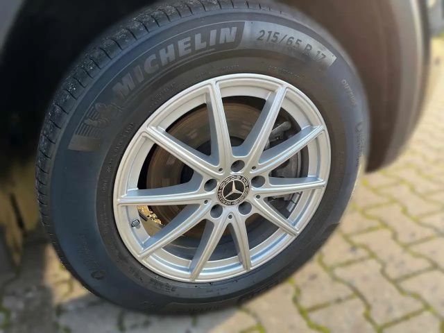 Mercedes-Benz GLB 200 4MATIC GLB 200 d