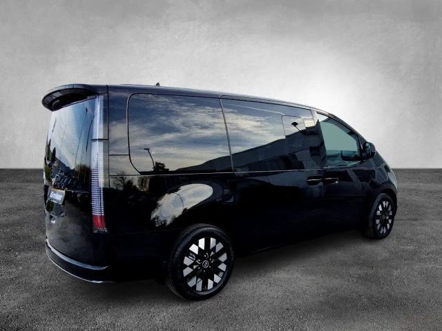Hyundai Staria Signature