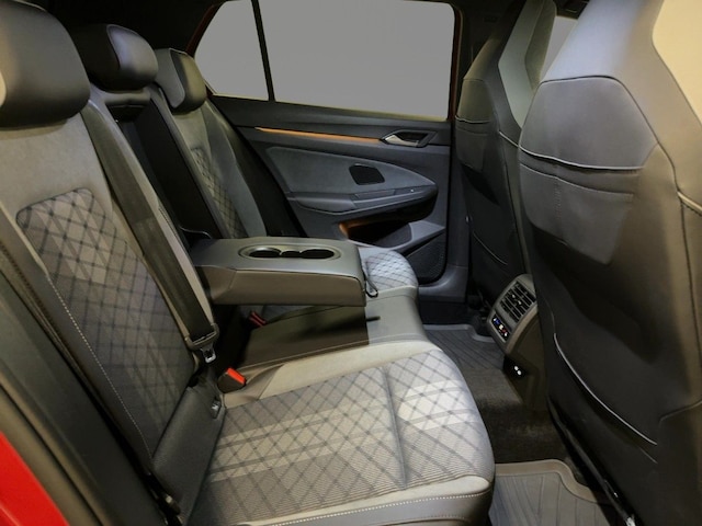 Volkswagen Golf 1.5 eTSI Golf VIII R-Line