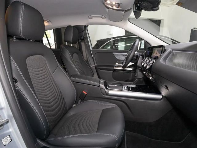 Mercedes-Benz GLA 180 STH SpurW W-Paket KeyLess ParkAss. ACC