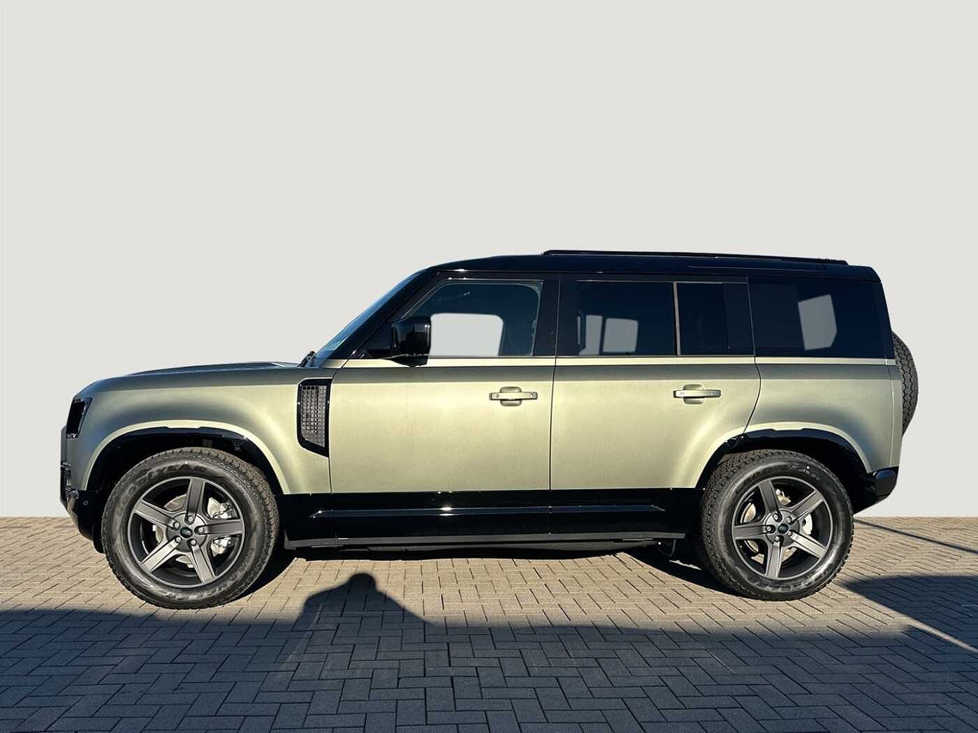 Land Rover Defender 110 Dynamic SE