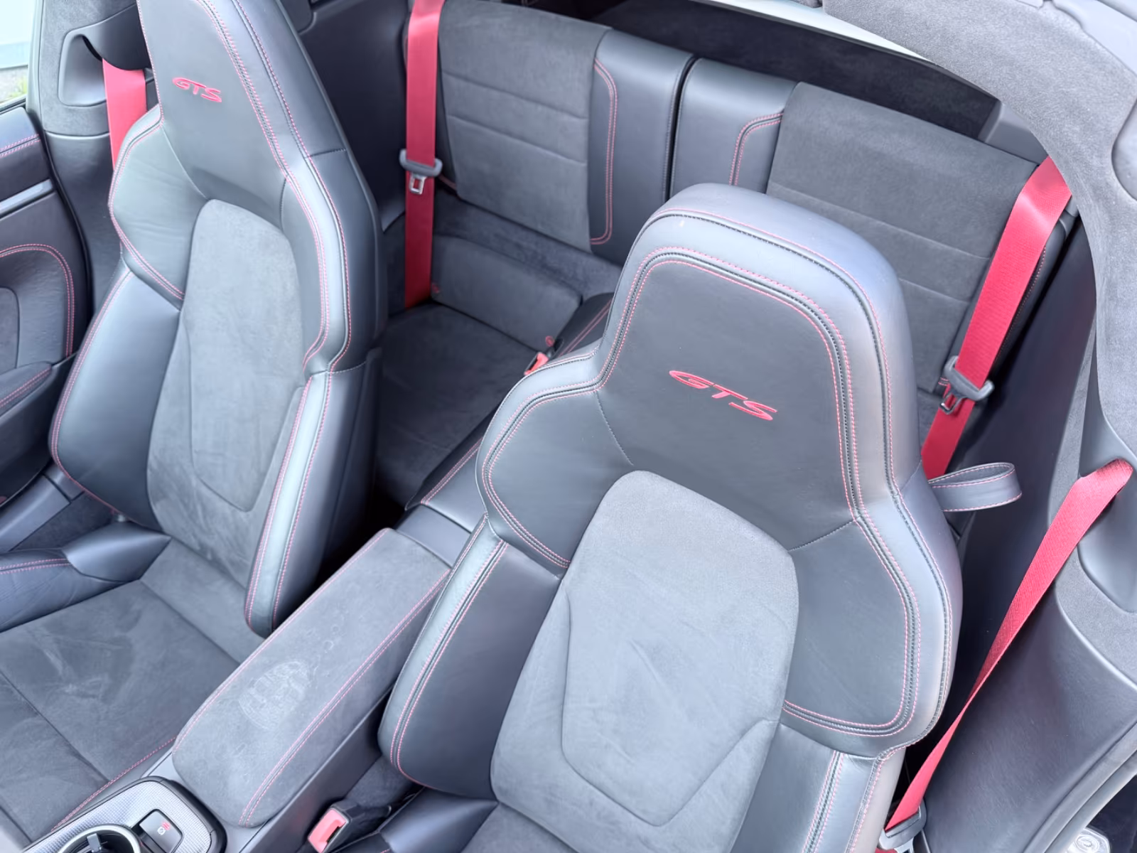 Porsche 911 4 992 Cabriolet GTS Targa