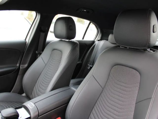 Mercedes-Benz A 180 A 180 d