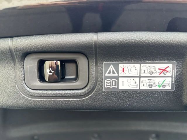 Mercedes-Benz C 180 Sedan