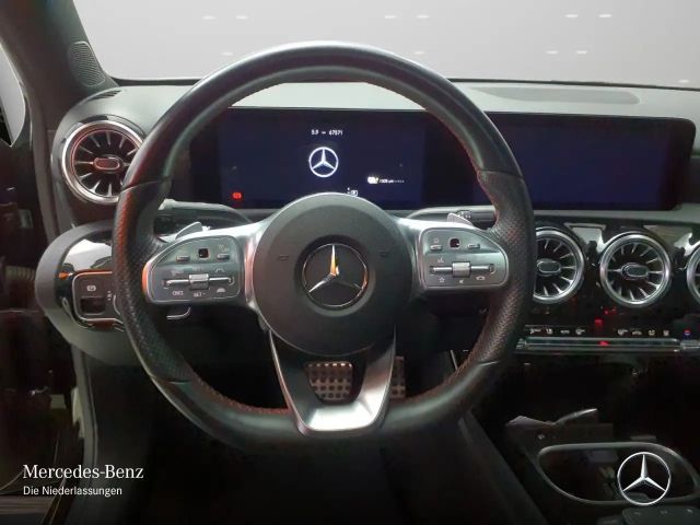 Mercedes-Benz A 250 A 250 e AMG Line