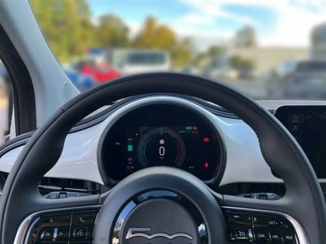 Fiat 500 mit 42 kWh*Klima*Carplay