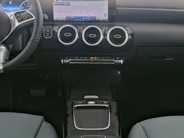 Mercedes-Benz A 180 Hatchback Progressive