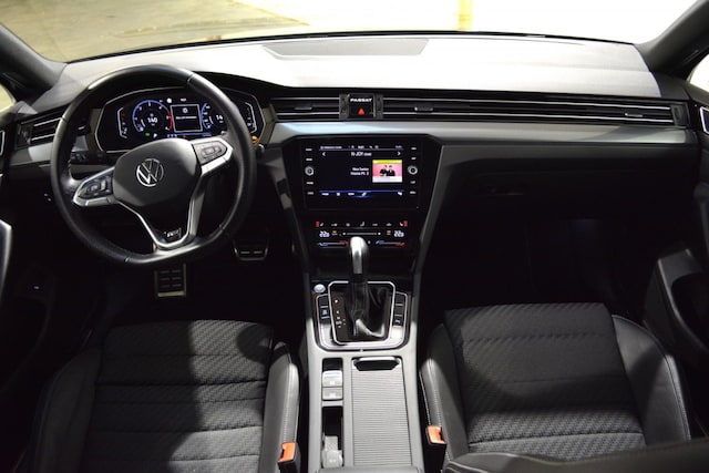 Volkswagen Passat Business DSG R-Line Variant