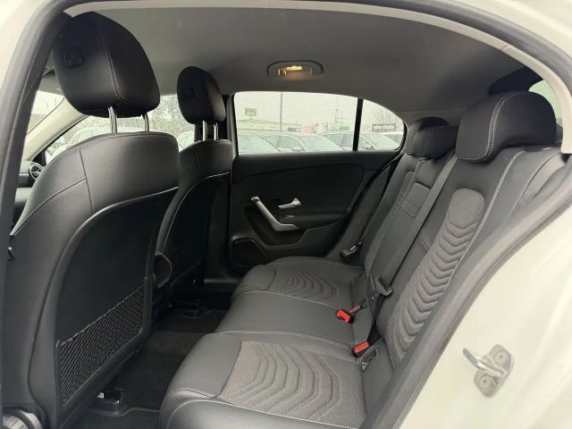 Mercedes-Benz A 180 A 180 d