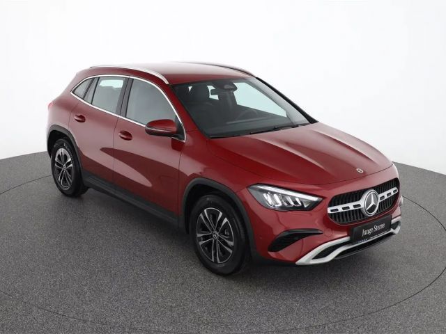 Mercedes-Benz GLA 180 Aut. AHK Park.Assistent Sitzhzg.