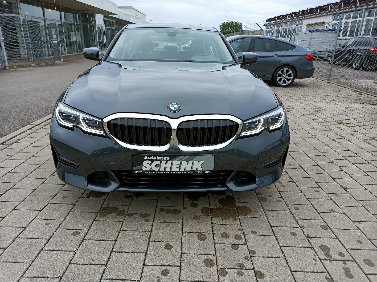 BMW 320 320i Sedan Sport Line