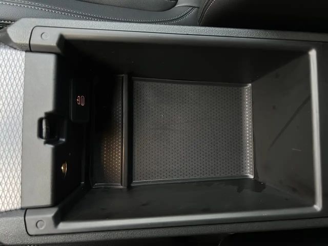 BMW 320 320i M-Sport Sedan