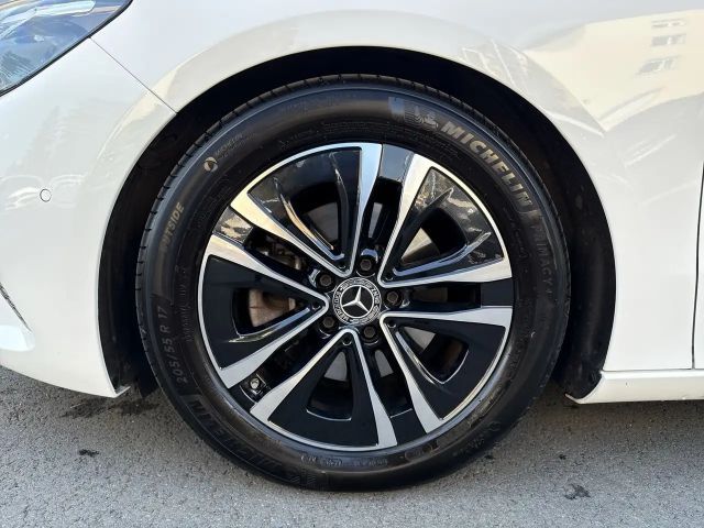 Mercedes-Benz B 180 B 180 d Sedan