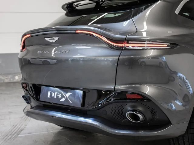 Aston Martin DBX Magnetic Silver Onyx Black