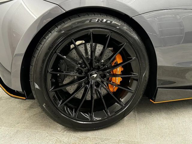 McLaren Artura Spider