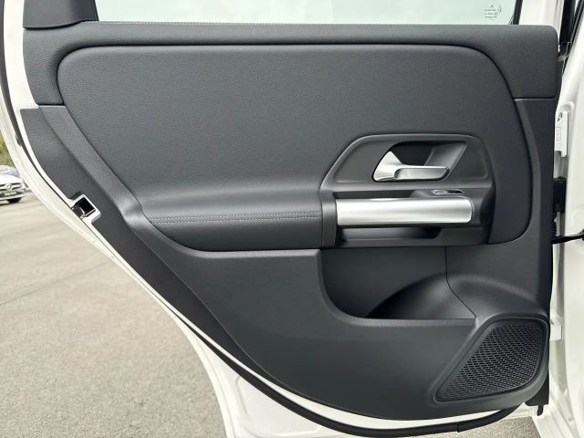 Mercedes-Benz B 180 B 180 d Sedan