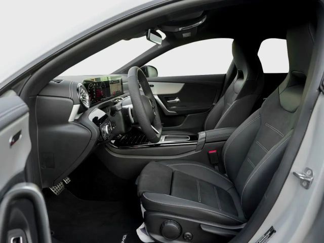 Mercedes-Benz CLA 180 AMG Line Coupé