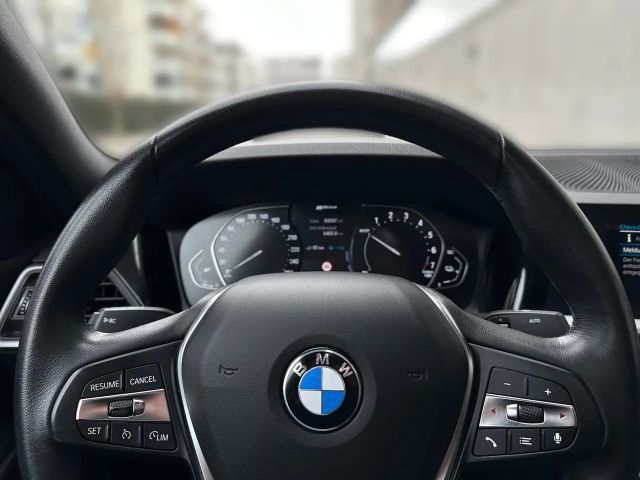 BMW 330 330e Sedan