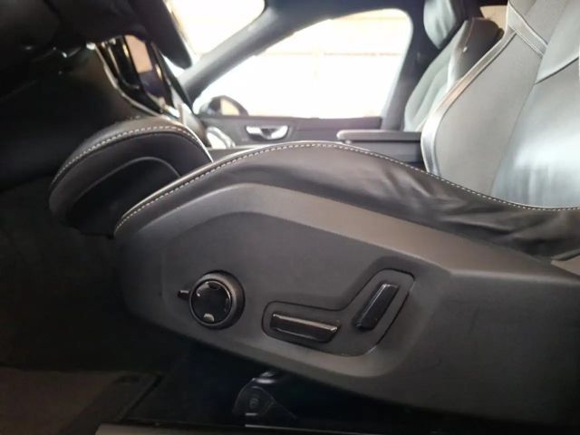 Volvo XC60 Dark Plus