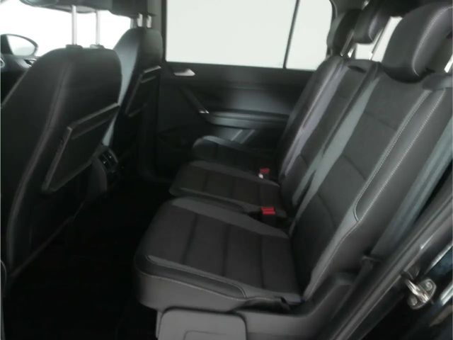 Volkswagen Touran 1.5 TSI DSG R-Line