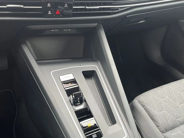 Volkswagen Golf 1.5 eTSI DSG Life Variant