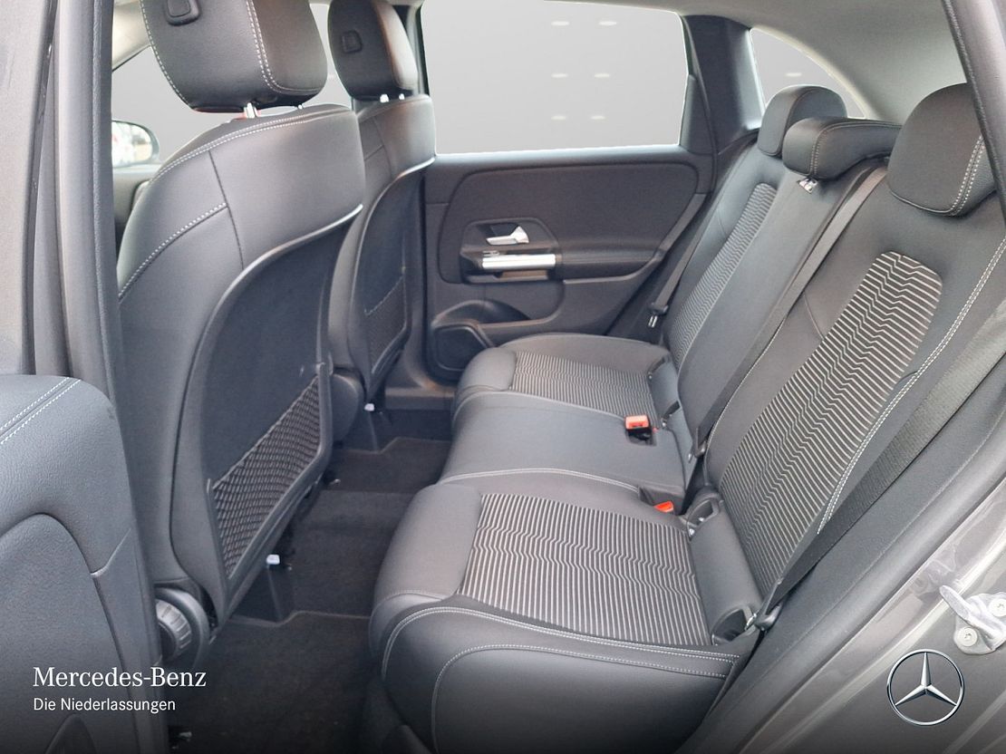 Mercedes-Benz B 180 Sedan