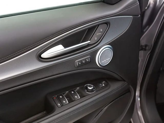 Alfa Romeo Stelvio AT8 Q4 Veloce