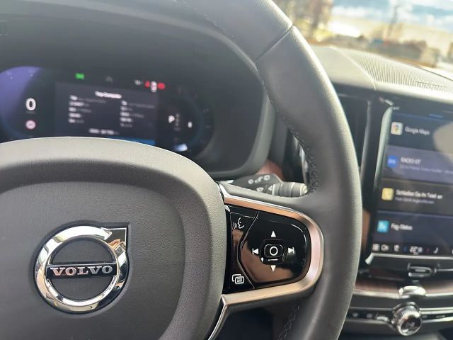 Volvo XC60 AWD Dark Plus