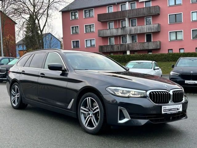 BMW 530 530i Luxury Line Touring xDrive