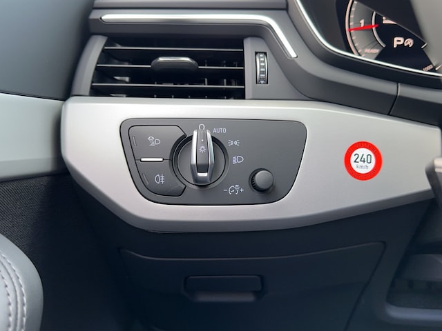 Audi A4 35 TFSI Avant S-Tronic