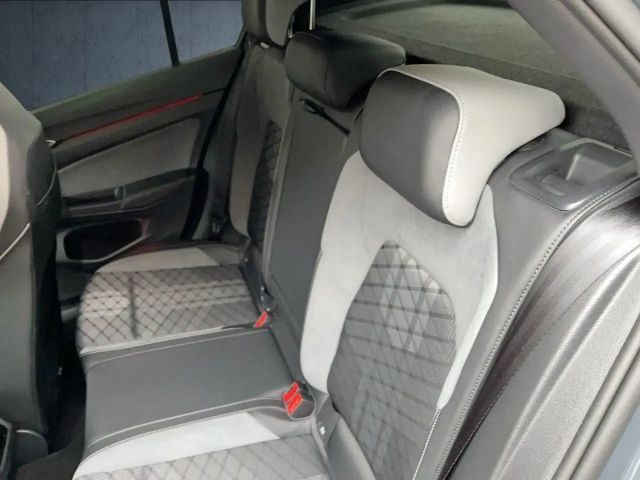 Volkswagen Golf 1.5 eTSI DSG R-Line