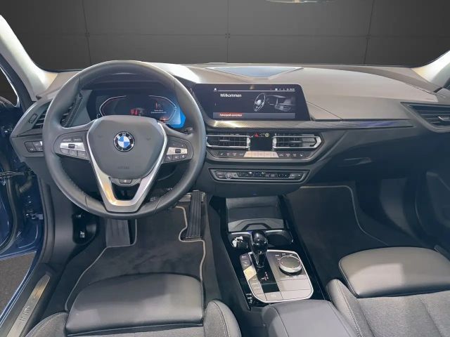 BMW 120 120i 5-deurs Sedan Sport Line