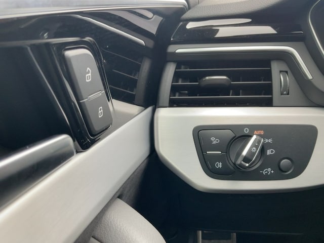 Audi A4 40 TFSI Avant Quattro S-Line S-Tronic