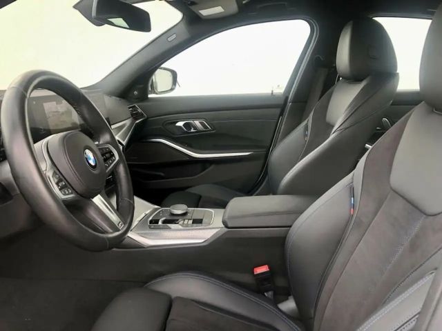 BMW 330 330d M-Sport Sedan