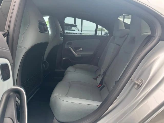 Mercedes-Benz CLA 200 AMG Line Coupé