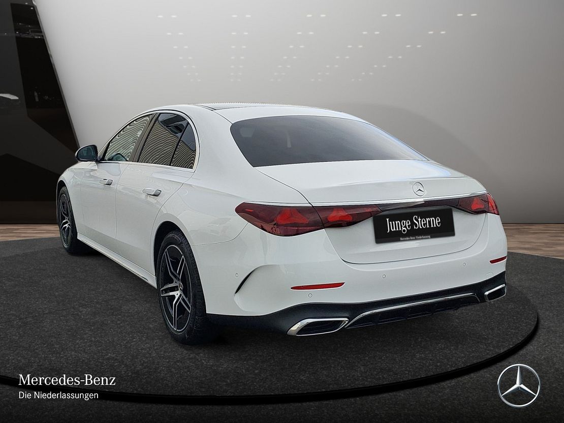 Mercedes-Benz E 220 AMG Line E 220 d Sedan