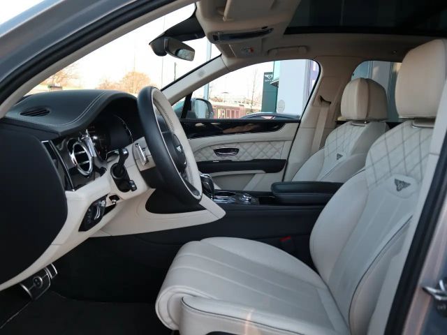 Bentley Bentayga V8