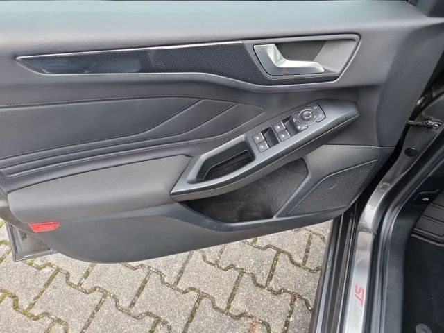 Ford Focus EcoBoost ST Line