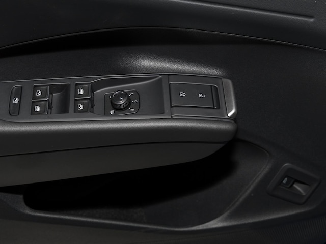 Volkswagen T-Roc 1.5 eTSI DSG R-Line