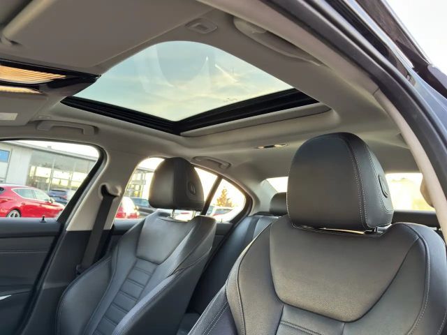 BMW 320 320d Luxury Line Sedan xDrive