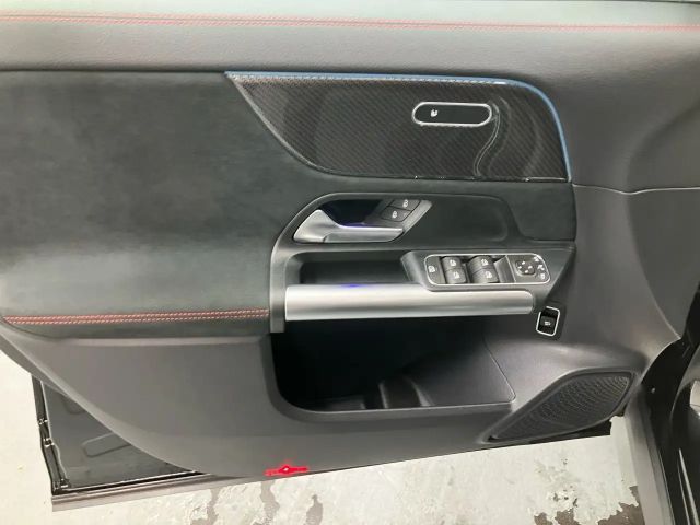 Mercedes-Benz GLA 250 4MATIC AMG Line