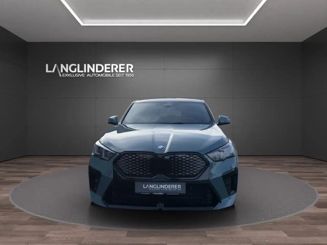 BMW iX2 xDrive30